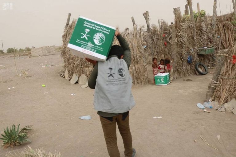 "سلمان للإغاثة" يوزع مساعدات غذائية في المناطق المحررة بالحديدة