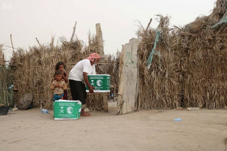 "سلمان للإغاثة" يوزع مساعدات غذائية في المناطق المحررة بالحديدة