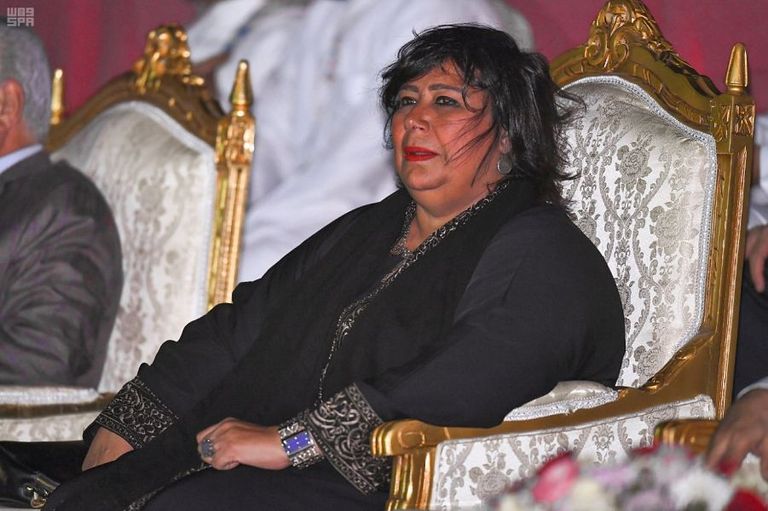 وزيرة الثقافة المصرية مع مسؤولي هيئة الثقافة السعودية ومسؤولي سوق عكاظ