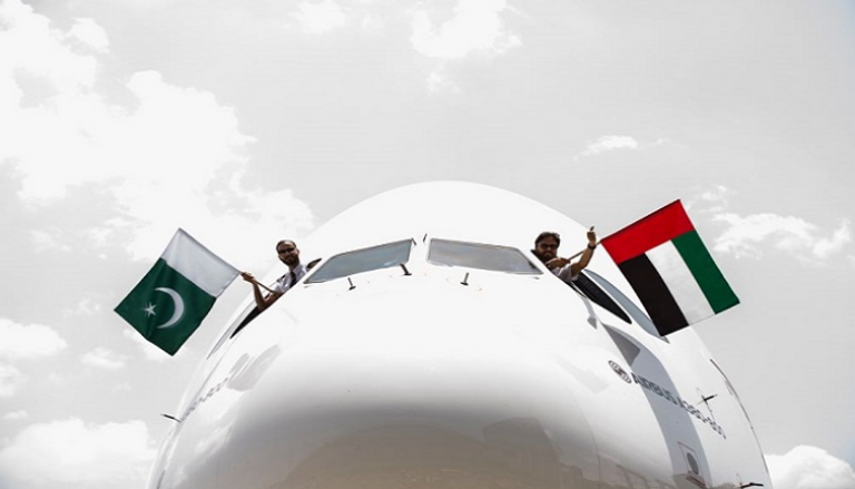 رحلة منتظمة لطائرة الإمارات A380 لمرة واحدة في مطار إسلام أباد الدولي