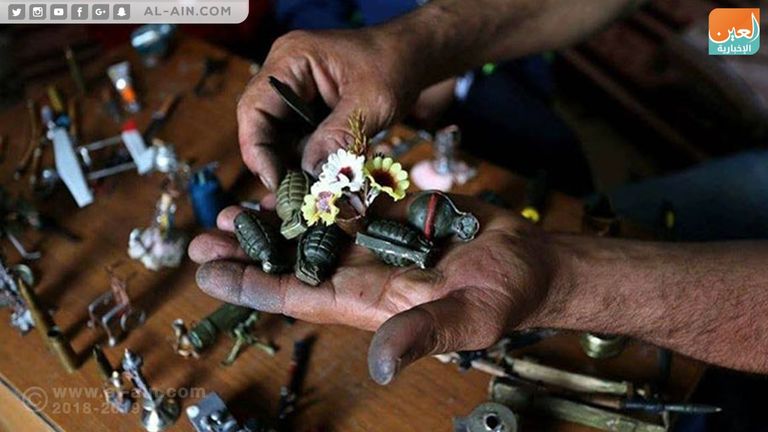 فلسطيني يصنع تحفا فنية من رصاص إسرائيل القاتل