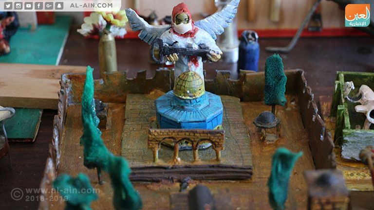 فلسطيني يصنع تحفا فنية من رصاص إسرائيل القاتل