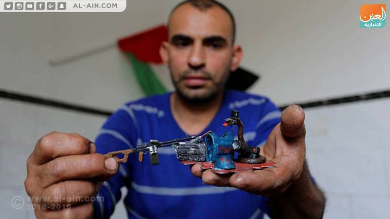 فلسطيني يصنع تحفا فنية من رصاص إسرائيل القاتل