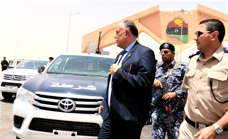 جانب من زيارة وزير الداخلية الليبي إبراهيم بوشناف لمعبر امساعد إبراهيم بوشناف وزير داخلية الحكومة المؤقتة الليبية