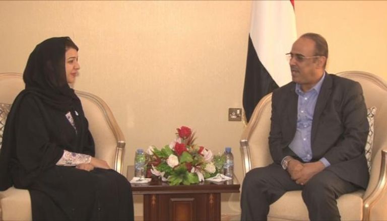 ريم الهاشمي خلال لقائها مع نائب رئيس الوزراء اليمني ووزير الداخلية 