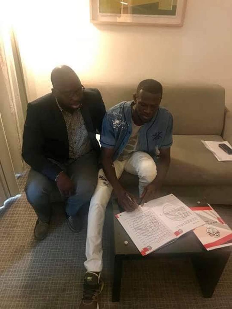 ساليف كوليبالي يوقع عقود إنضمامه للأهلي لمدة موسمين ساليف كوليبالي مدافع مازيمبي الكونغولي السابق