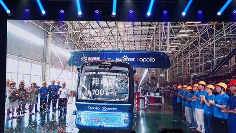 الصين تطلق أول حافلة صغيرة ذاتية القيادة تجاريا