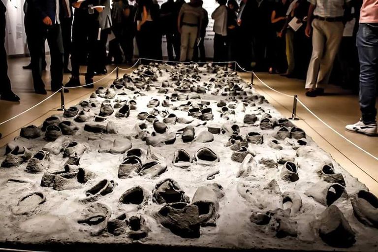 صورة من معرض "اقتلاع" للفنان الفلسطيني إبراهيم المزين 