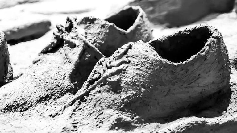 صورة من معرض "اقتلاع" للفنان الفلسطيني إبراهيم المزين 