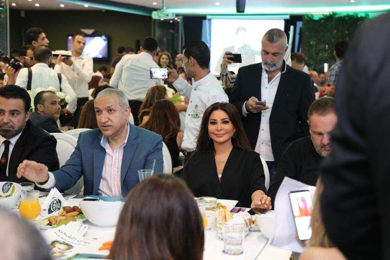 نجوم الغناء يفتتحون روتانا كافيه في القاهرة