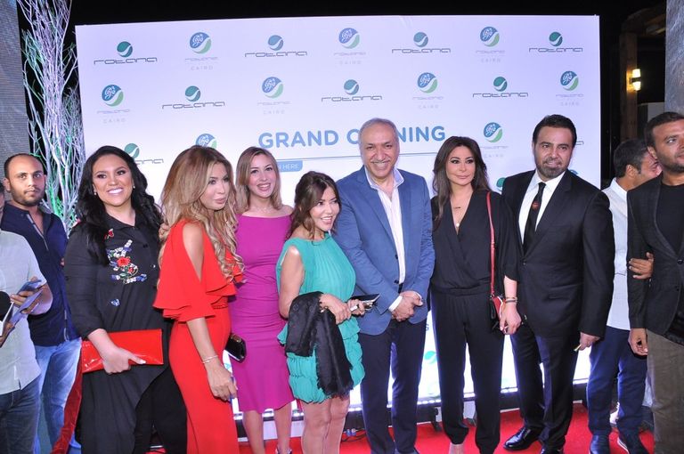 نجوم الغناء يفتتحون روتانا كافيه في القاهرة