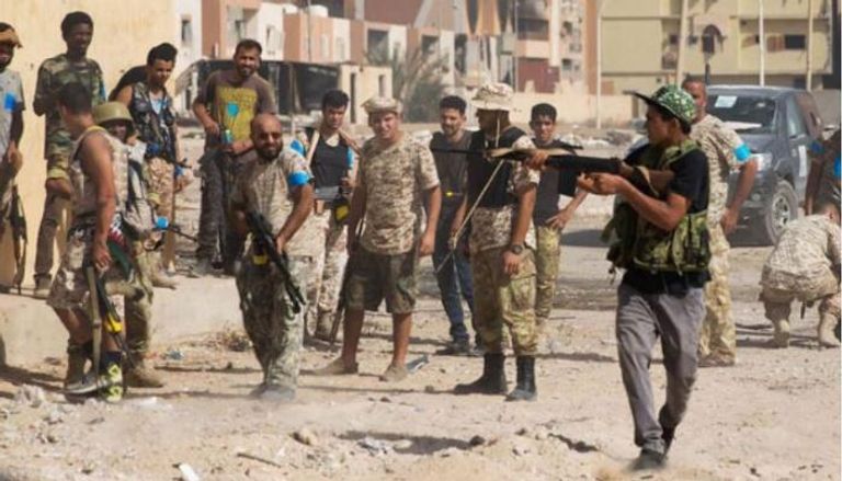 مسلحون ينتمون لمليشيا مسلحة تنشط في العاصمة الليبية طرابلس - الفرنسية