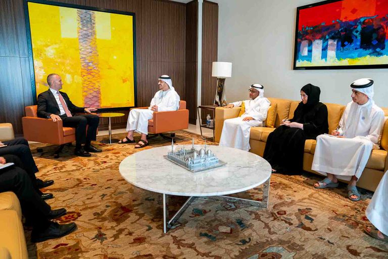 عبدالله بن زايد يلتقي منسق الأمم المتحدة لعملية السلام في الشرق الأوسط