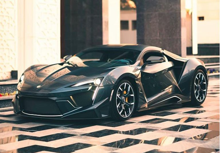 فيراري بورتو فينو من السيارات المشاركة في المهرجان