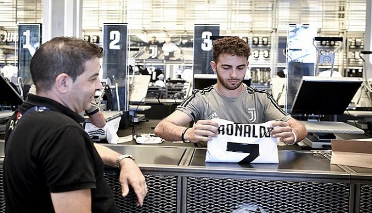 قميص رونالدو مع يوفنتوس