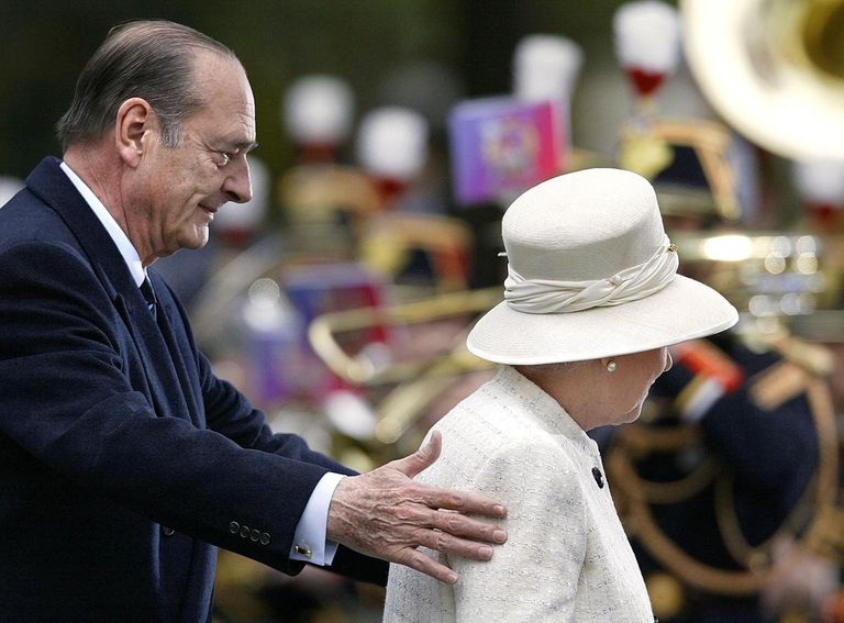 الرئيس الفرنسي الاسبق جاك شيراك والملكة عام 1996 ترامب وزوجته ميلانيا- أرشيفية