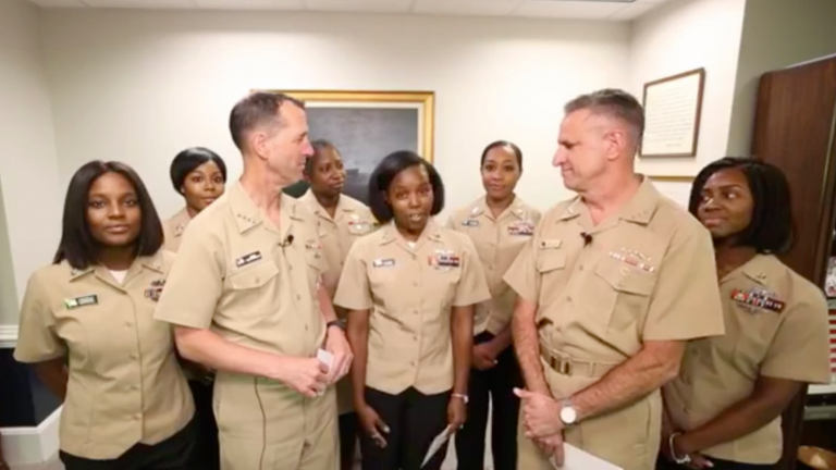 البحرية الأمريكية تخفف القيود على المجندات