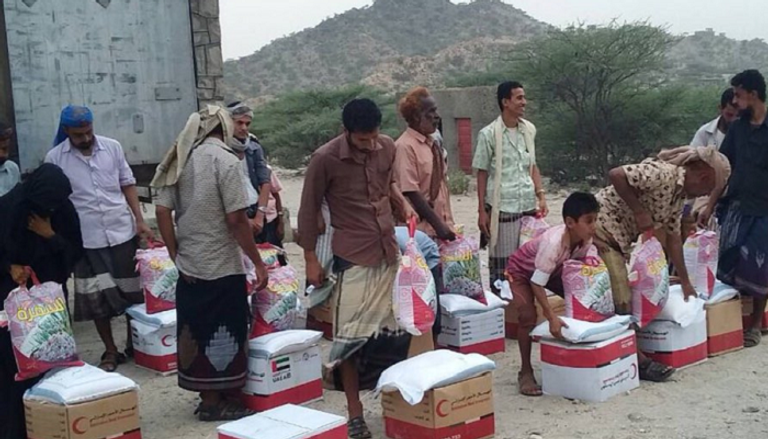 توزيع مساعدات إماراتية على أهالي اليمن - أرشيفية