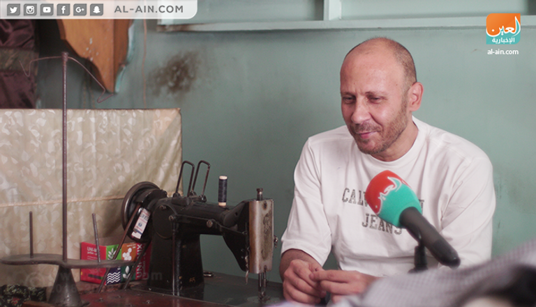 أحمد الحمصاني داخل متجره