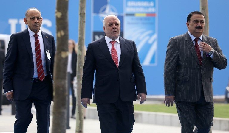 رئيس الوزراء العراقي حيدر العبادي خلال مشاركته في اجتماعات بروكسل صورة نشرتها مواقع عراقية لاقتحام المطار