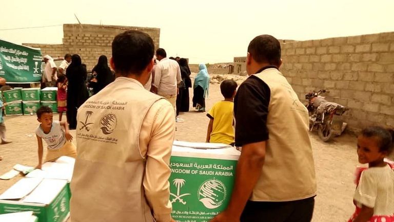 "سلمان للإغاثة" يواصل توزيع المساعدات الغذائية في الحديدة اليمنية