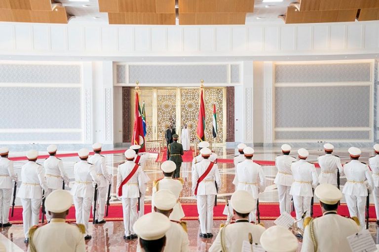 الشيخ محمد بن زايد آل نهيان لدى استقباله رئيس جنوب أفريقيا الشيخ محمد بن زايد آل نهيان لدى استقباله رئيس جنوب أفريقيا