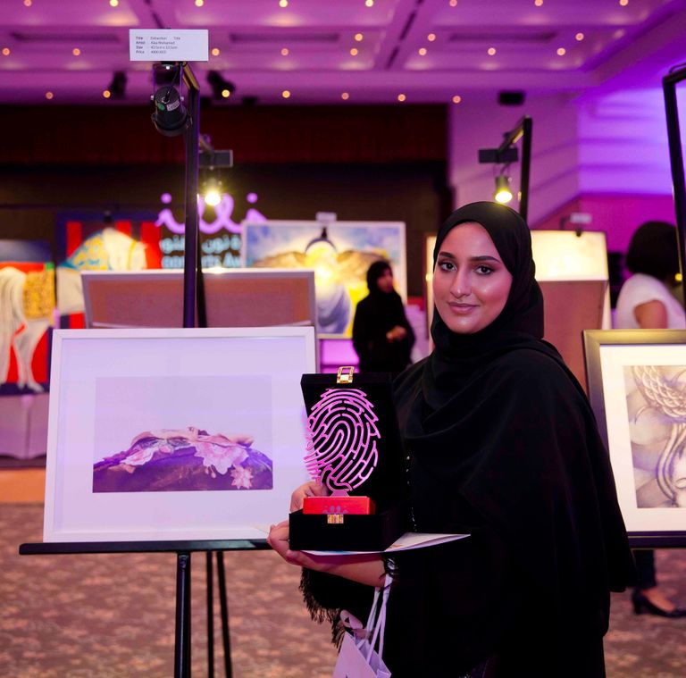 مشاركات فنية متميزة في معرض "جائزة نون للفنون"