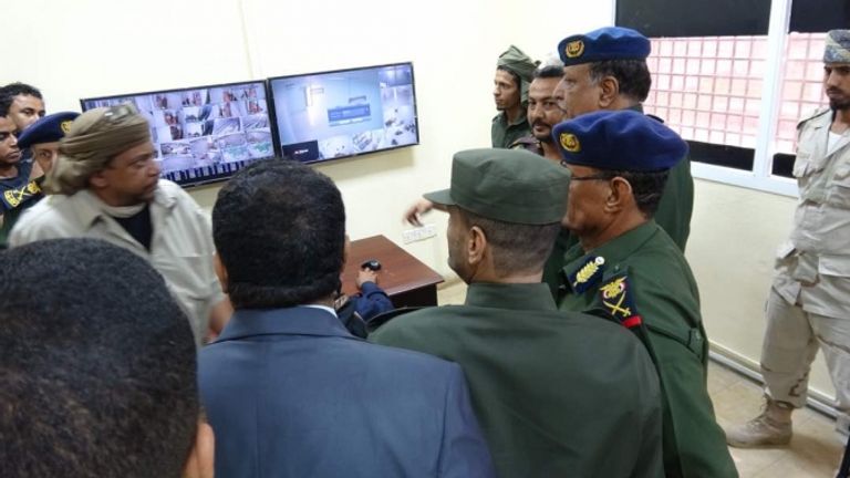 نائب وزير الداخلية اليمني يتفقد سجن بئر أحمد