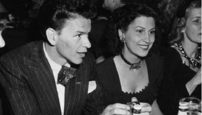 فرانك سيناترا بجانب زوجته الأولى نانسي  