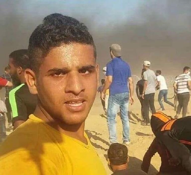 الشاب محمد ناصر شراب (18 عاما) استشهد في مجمع ناصر الطبي الشاب محمد ناصر أثناء نقله بعد إصابته أمس