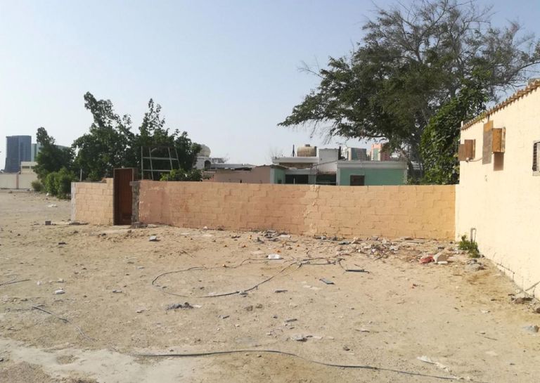 بلدية أبوظبي تزيل 44 مبنى مهجورا حفاظاً على سلامة السكان