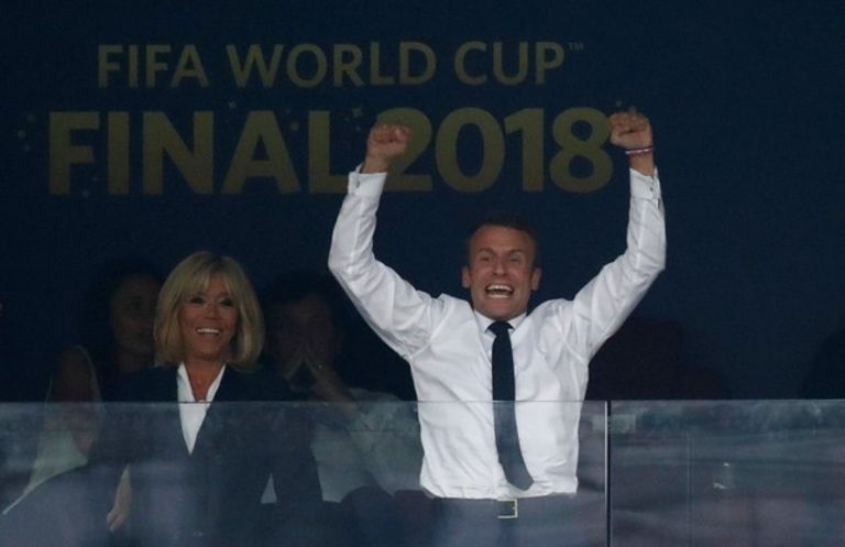 ماكرون محتفلا على طريقته بهدف لبلاده في نهائي مونديال روسيا