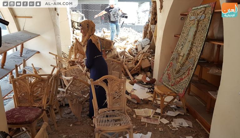 لوحات معروضة على أنقاض القرية التراثية