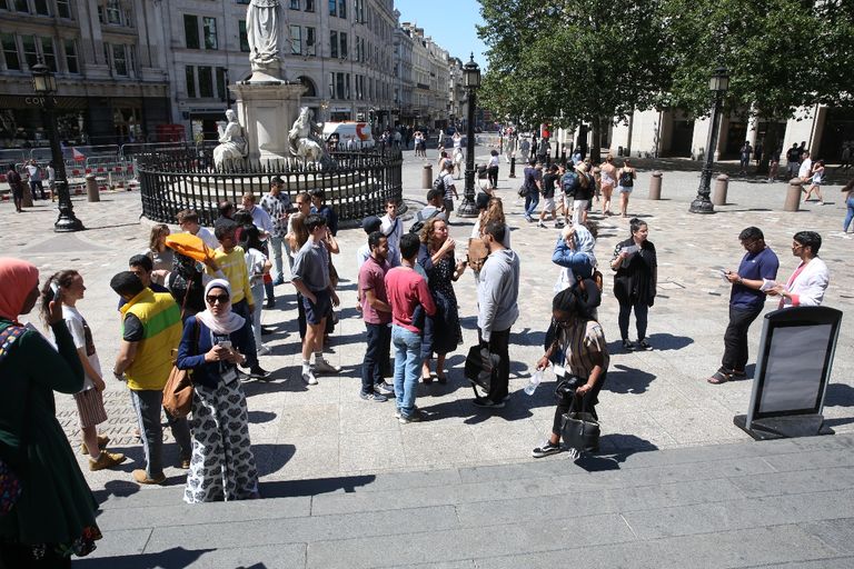 زيارة الطلاب لكاتدرائية سانت بولس التاريخية في لندن