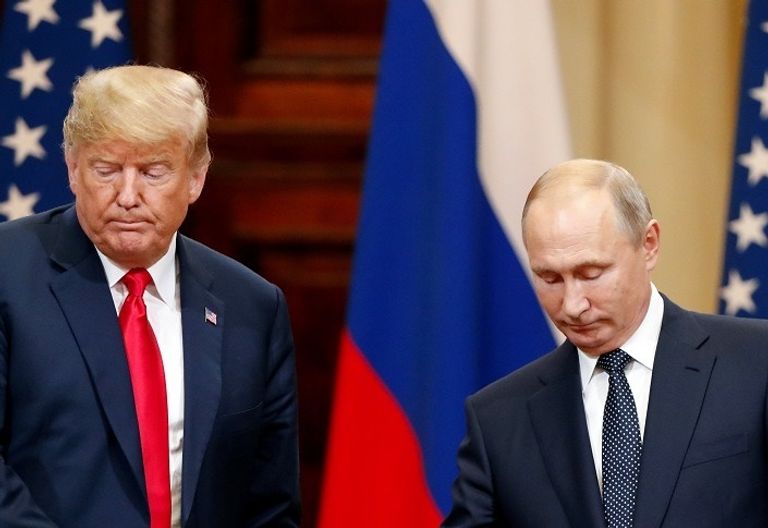 المؤتمر الصحفي للرئيس الأمريكي ترامب ونظيره الروسي فلاديمير بوتين