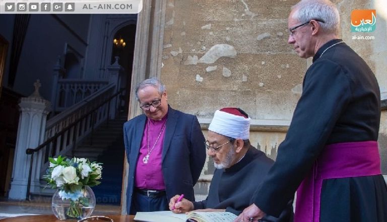 الإمام الأكبر يتوسط رئيس الأساقفة والأمين العام لمجلس حكماء المسلمين