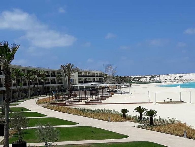 وزيرة السياحة المصرية، ومحمد العبار يفتتحان فندق العلمين الجديد