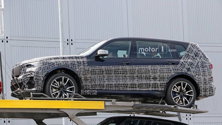 سيارة "بي إم دابليو إكس 7"