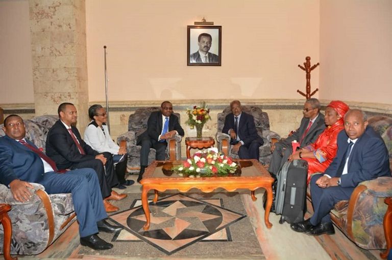 طائرة الخطوط الجوية الإثيوبية في مطار أسمرا