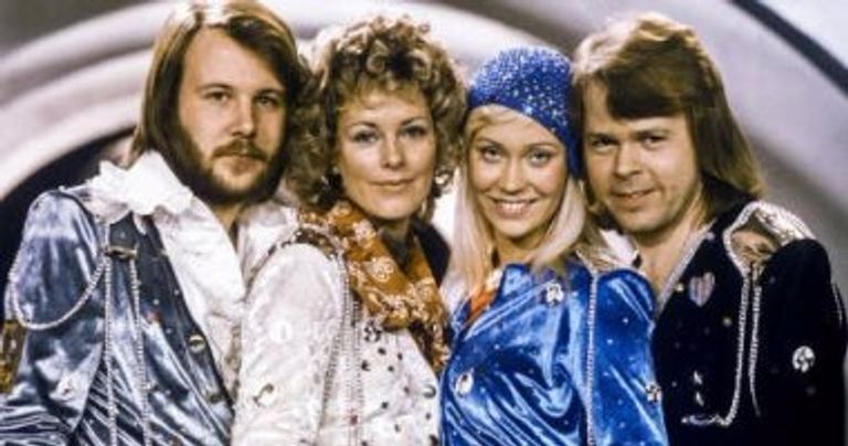 أعضاء فريق آبا  السويدي