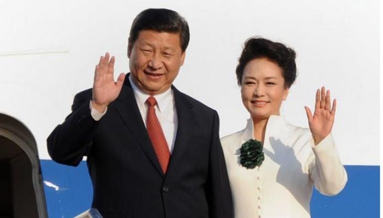 الرئيس الصيني شي جين بينغ وزوجته بينغ ليوان