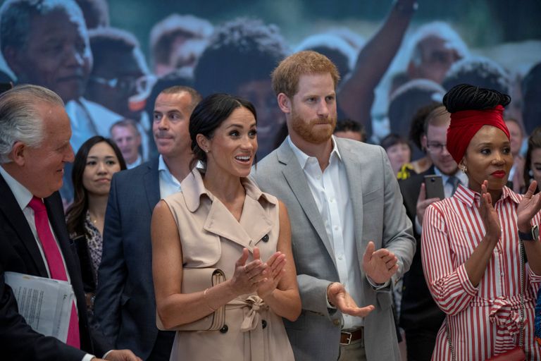 الأمير هاري وزوجته ميجان داخل المعرض