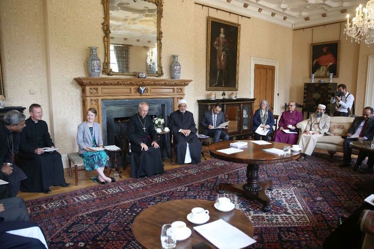 شيخ الأزهر يلتقي أعضاء المنتدى الإسلامي المسيحي البريطاني شيخ الأزهر يلتقي أعضاء المنتدى الإسلامي المسيحي البريطاني