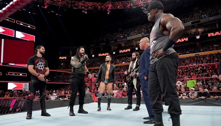 كيرت أنجل يحذر بول هايمان بسحب لقب WWE العالمي من بروك ليسنر