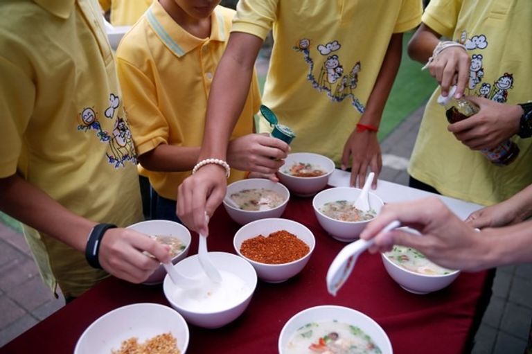 أطفال الكهف بعد مغادرتهم المشفى