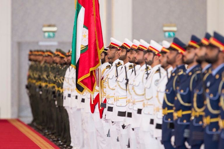 محمد بن راشد ومحمد بن زايد في مقدمة مستقبلي الرئيس الصيني شي جين بينغ