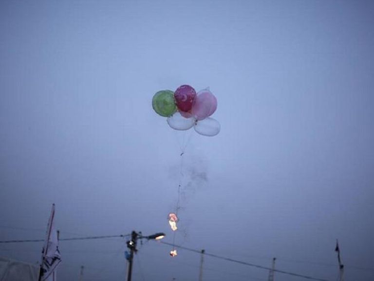 البالونات الحارقة الطائرات الورقية الحارقة - أرشيفية