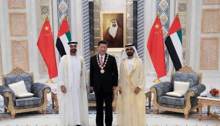 رئيس الإمارات يمنح الرئيس الصيني وسام زايد