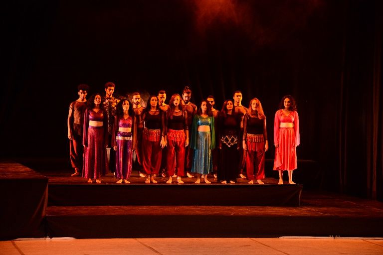 "أرض لا تنبت الزهور" يفتتح المهرجان القومي للمسرح