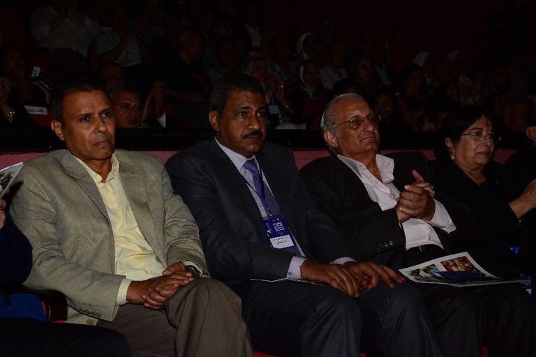 "أرض لا تنبت الزهور" يفتتح المهرجان القومي للمسرح